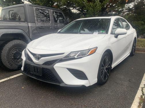 2020 Toyota Camry SE