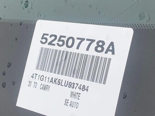 2020 Toyota Camry SE