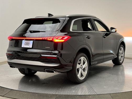 2025 Audi Q5 Premium Plus TFSI quattro S tronic