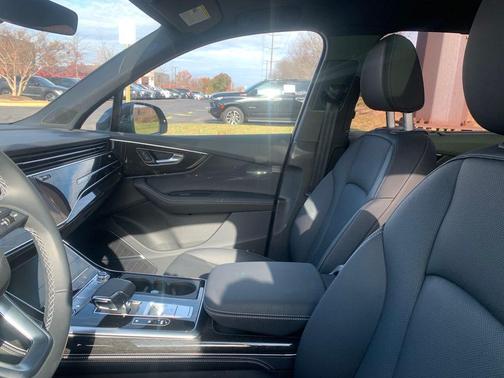 2025 Audi Q7 55 Premium Plus