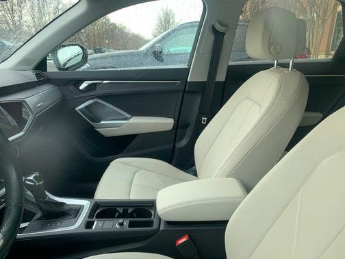 2022 Audi Q3 45 S line Premium