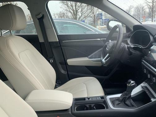 2022 Audi Q3 45 S line Premium