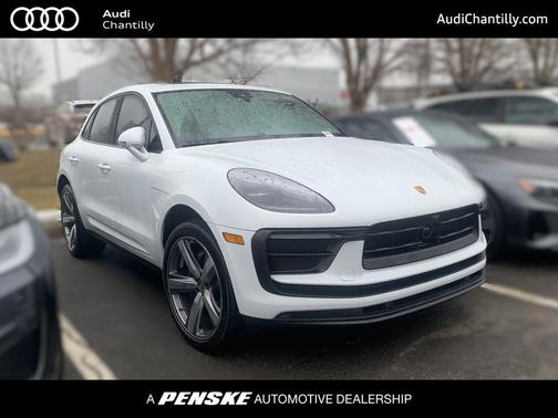 2023 Porsche Macan Base