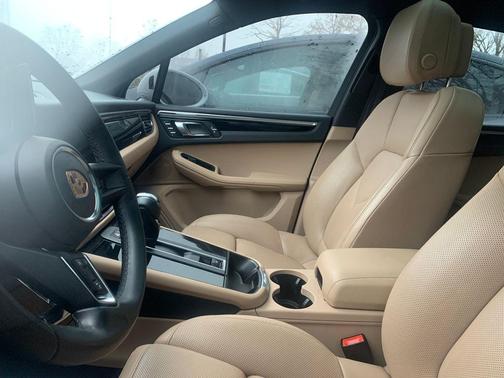 2023 Porsche Macan Base