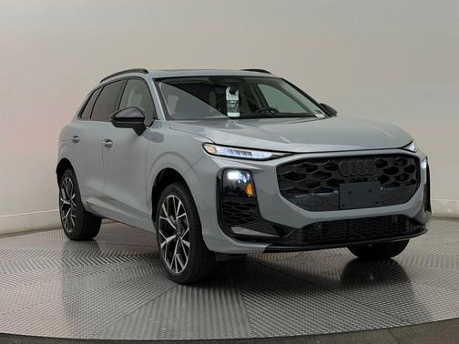 Arrow Gray Pearl Effect 2026 Audi Q3 TFSI quattro S tronic
