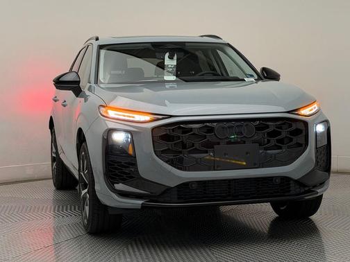 Arrow Gray Pearl Effect 2026 Audi Q3 TFSI quattro S tronic