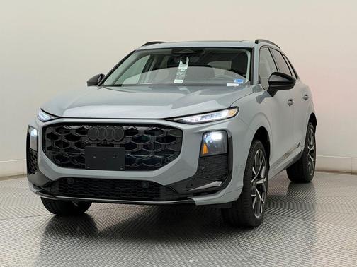 Arrow Gray Pearl Effect 2026 Audi Q3 TFSI quattro S tronic