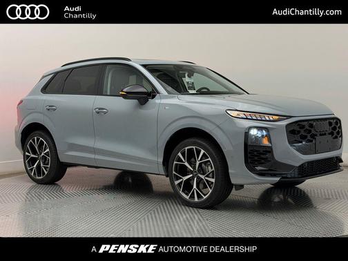 Arrow Gray Pearl Effect 2026 Audi Q3 TFSI quattro S tronic
