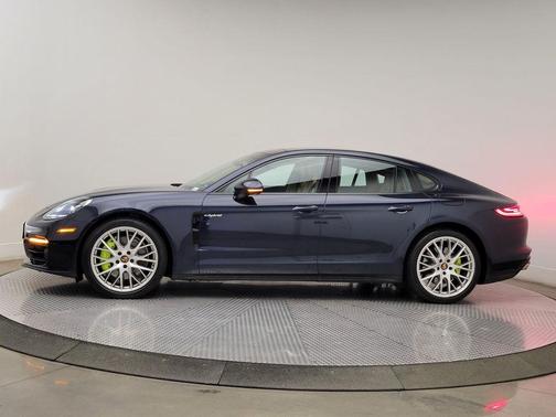 2022 Porsche Panamera 4