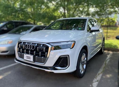 2025 Audi Q7 45 Premium Plus
