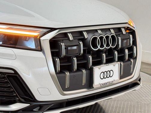 2025 Audi Q7 45 Premium Plus