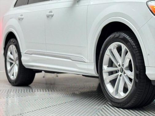 2025 Audi Q7 45 Premium Plus