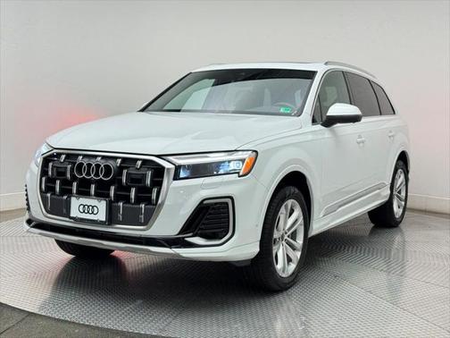 2025 Audi Q7 45 Premium Plus