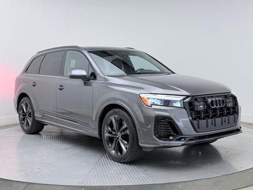 2025 Audi Q7 55 Premium Plus