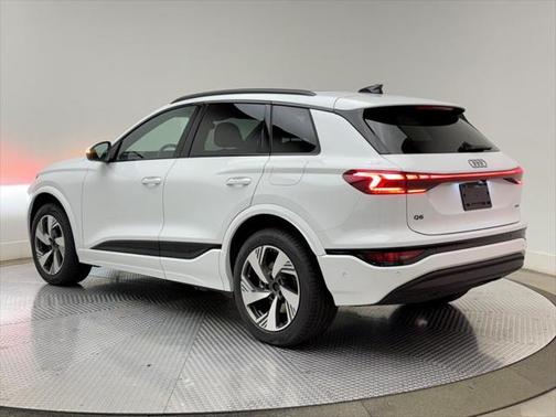 2025 Audi Q6 e-tron Premium Plus quattro