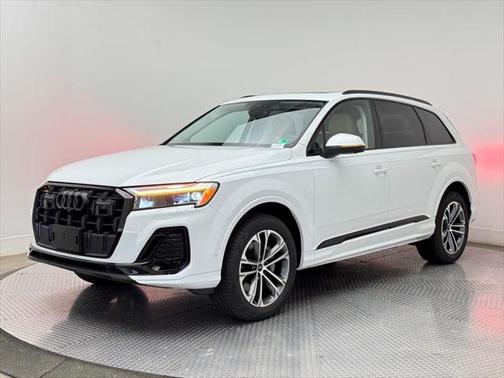 2025 Audi Q7 45 Premium Plus