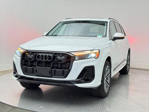 2025 Audi Q7 45 Premium Plus