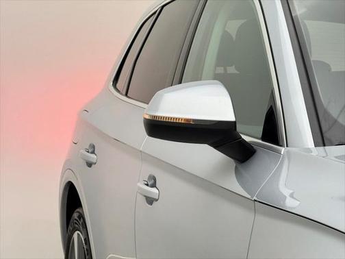2023 Audi Q5 40 Premium Plus