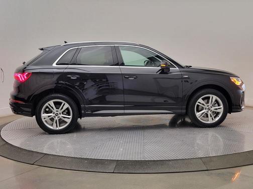 Mythos Black Metallic 2022 Audi Q3 45 S line Premium Plus