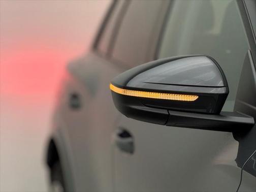 2025 Audi Q6 e-tron Prestige quattro