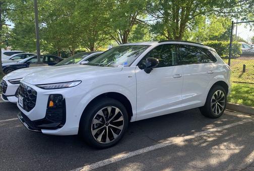 Glacier White Metallic 2026 Audi Q3 TFSI quattro S tronic