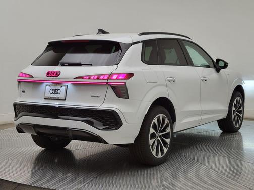 Glacier White Metallic 2026 Audi Q3 TFSI quattro S tronic