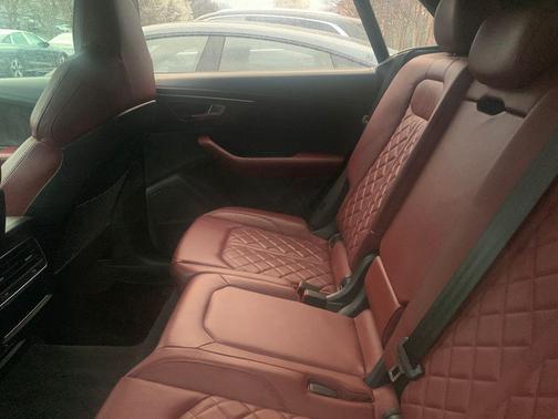 Orca Black Metallic 2021 Audi SQ8 4.0T Prestige