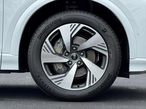 2025 Audi Q6 e-tron Premium Plus quattro