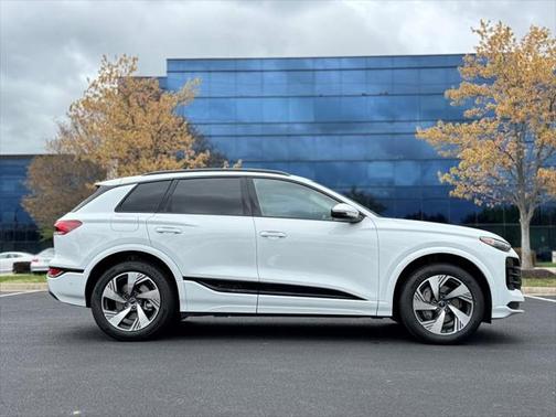 2025 Audi Q6 e-tron Premium Plus quattro