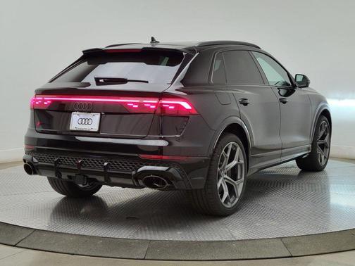 Mythos Black Metallic 2026 Audi RS Q8 4.0T