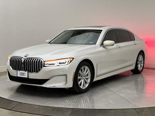 2022 BMW 740 i