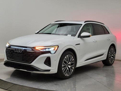 2024 Audi Q8 e-tron Prestige