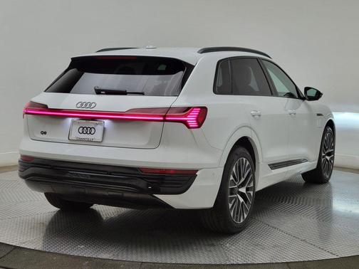 2024 Audi Q8 e-tron Prestige