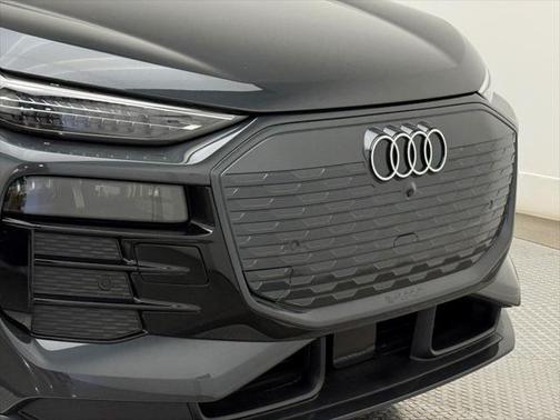 2025 Audi Q6 e-tron Premium Plus quattro