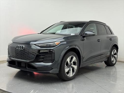 2025 Audi Q6 e-tron Premium Plus quattro