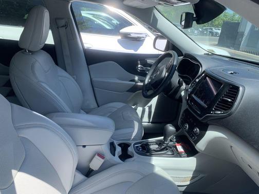 Bright White Clearcoat 2019 Jeep Cherokee Limited
