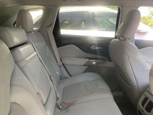 Bright White Clearcoat 2019 Jeep Cherokee Limited