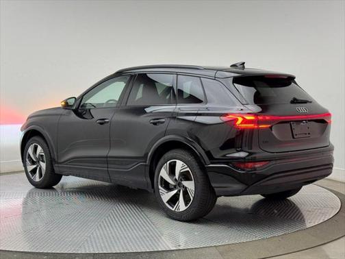 2025 Audi Q6 e-tron Premium Plus quattro