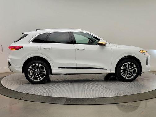 2025 Audi Q5 Premium TFSI quattro S tronic