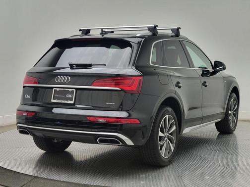 Mythos Black Metallic 2023 Audi Q5 45 S line Premium Plus