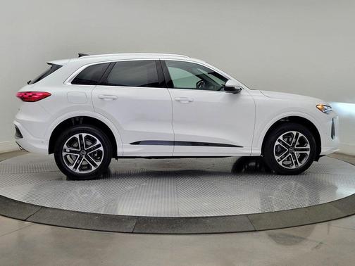 2025 Audi Q5 Premium TFSI quattro S tronic