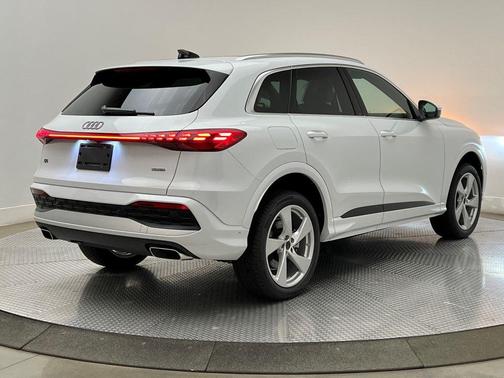 2025 Audi Q5 Premium Plus TFSI quattro S tronic