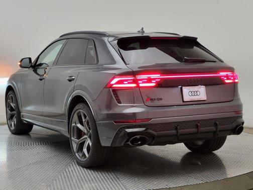 Daytona Gray Pearl Effect 2026 Audi RS Q8 4.0T