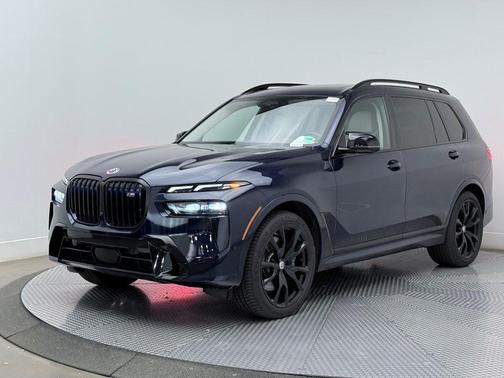 2023 BMW X7 M60i