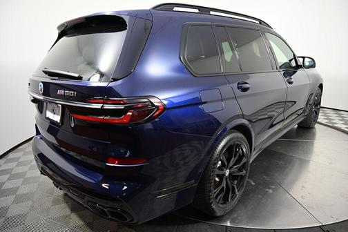 2023 BMW X7 M60i