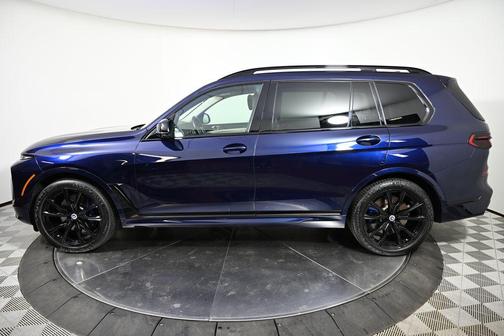 2023 BMW X7 M60i