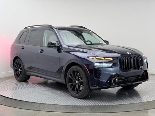 2023 BMW X7 M60i
