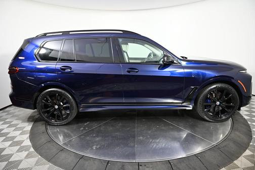 2023 BMW X7 M60i