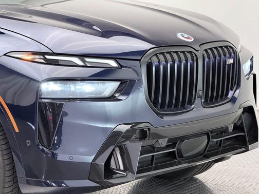 2023 BMW X7 M60i