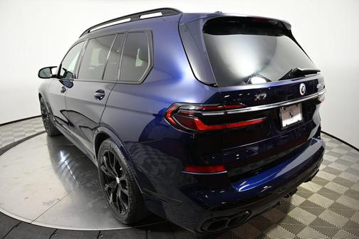 2023 BMW X7 M60i